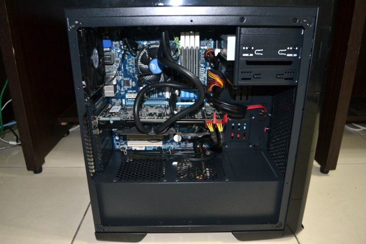 大家覺得我該買二手的NZXT H440嗎 ? 賣家只賣2400含運，想賣掉我現在用的視博通-未來戰士，貼錢上H440