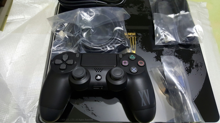PS4 Slim CUH-2017+太空戰士 15限量同捆開箱