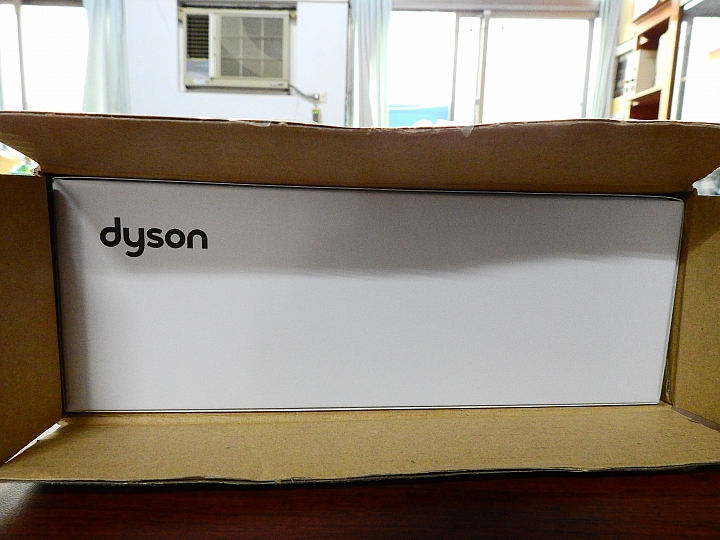 Dyson吹風機開箱把洗完澡的狗狗吹得乾乾淨淨，好可愛哦！