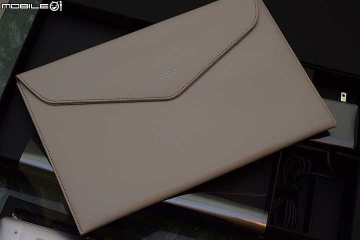 開箱 12.5 吋 ASUS Zenbook 3 UX390 石英灰
