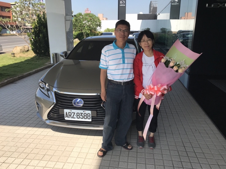 今天交車子~~ES300H