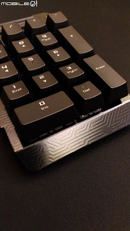 信仰開箱 ROG Claymore RGB 可分離組合機械鍵盤