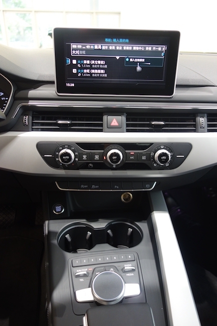 Audi A4太美，賞車喝咖啡