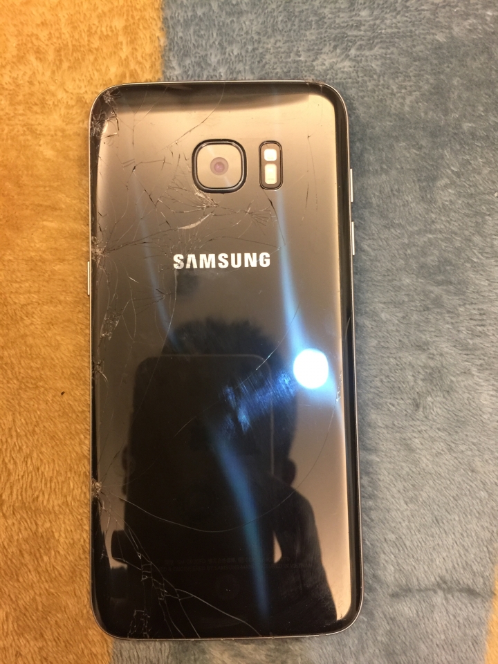有最近使用S7EDGE版有...前螢幕破裂送原廠報價可分享維修金額嗎?