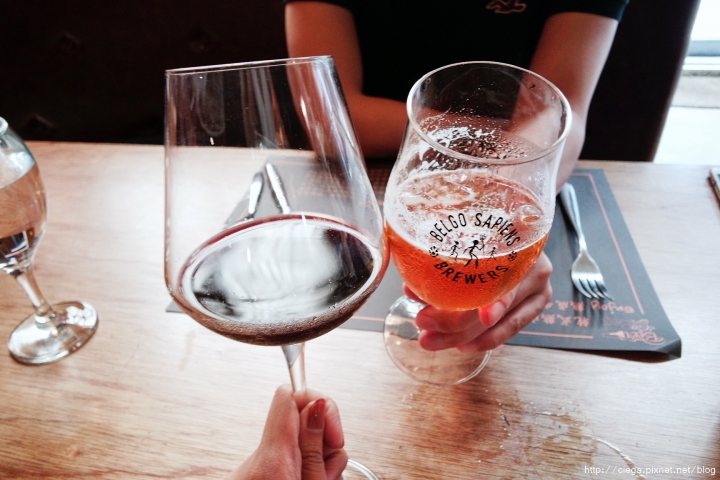 【高雄前鎮│牛排】Beer Beef比爾比夫和牛熟成館│一次享受乾式熟成牛排特有香氣與濕式熟成牛排甜度飽滿，佐杯紅酒搭配精緻頂級prime等級牛肉讓人融化│適合節日慶祝或是正式約會