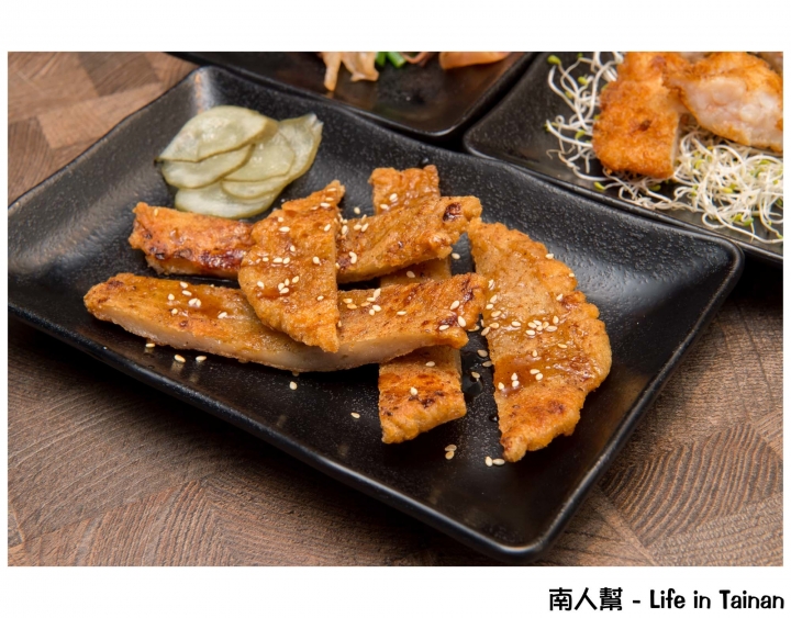 【台南安平區-美食】關東煮外還有炸物.烤物.飯麵等多種美食│微涼天氣來暖身~~古咕手作關東煮
