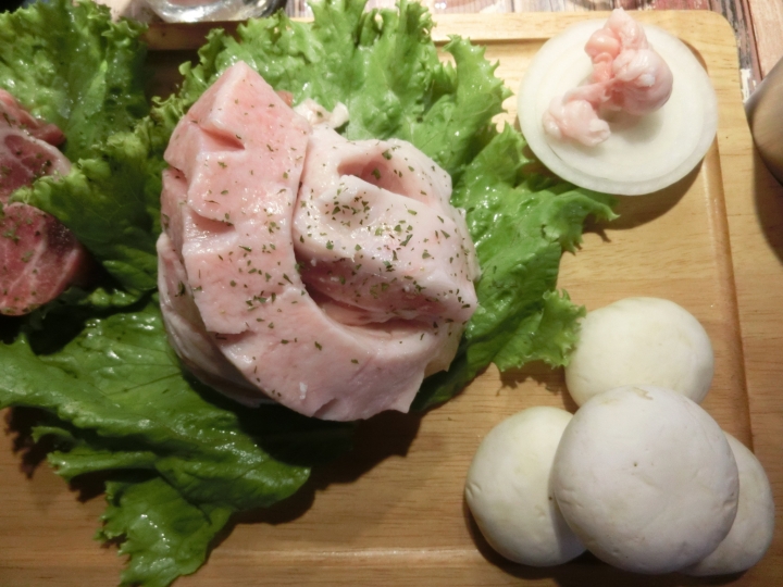 [咚咚家韓式豬肉專賣] 最道地的韓式燒烤 最強豬肉組合 伊比利豬&香草豬 韓國特色菜@國父紀念館2號出口