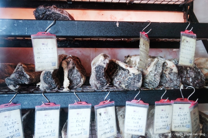 【高雄前鎮│牛排】Beer Beef比爾比夫和牛熟成館│一次享受乾式熟成牛排特有香氣與濕式熟成牛排甜度飽滿，佐杯紅酒搭配精緻頂級prime等級牛肉讓人融化│適合節日慶祝或是正式約會