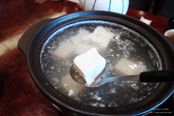 京都料理│清水 順正 おかべ家【拖著媽媽去關西】│清水寺前的巷弄京料理名店，自己在鍋裡現撈豆皮，多種精緻豆腐料理獲得媽媽稱讚