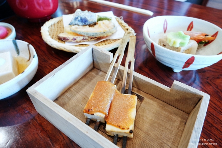 京都料理│清水 順正 おかべ家【拖著媽媽去關西】│清水寺前的巷弄京料理名店，自己在鍋裡現撈豆皮，多種精緻豆腐料理獲得媽媽稱讚