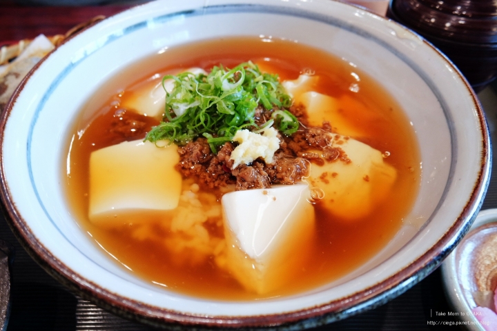 京都料理│清水 順正 おかべ家【拖著媽媽去關西】│清水寺前的巷弄京料理名店，自己在鍋裡現撈豆皮，多種精緻豆腐料理獲得媽媽稱讚