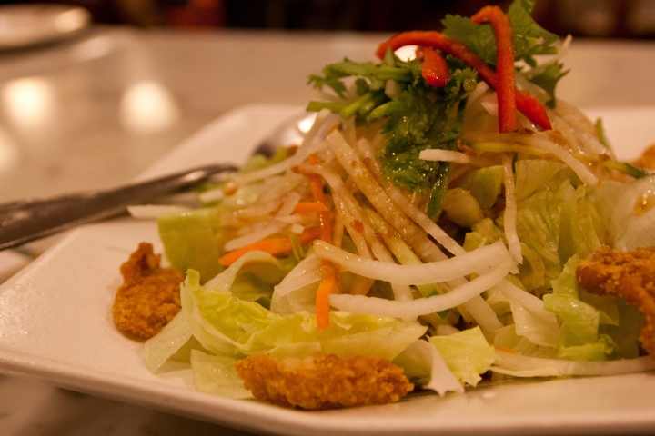 【美食。食記】東京 水道橋 口味道地，用料實在 新加坡海南雞飯 シンガポール海南鶏飯 水道橋店
