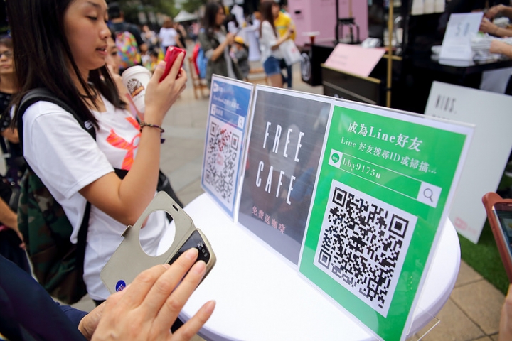 【玩 台北】信義區 遇見"愛Sharing 2016"。走我們一去逛信義商圈。繽紛聖誕信義商圈(上篇)