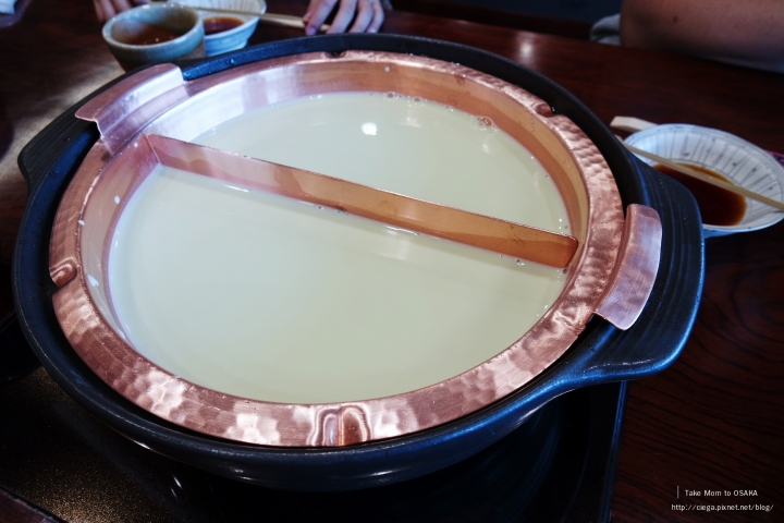 京都料理│清水 順正 おかべ家【拖著媽媽去關西】│清水寺前的巷弄京料理名店，自己在鍋裡現撈豆皮，多種精緻豆腐料理獲得媽媽稱讚