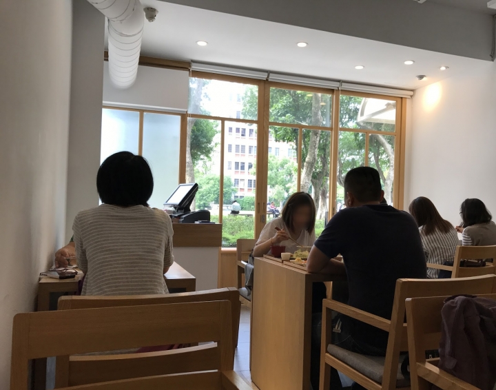 [食記] 小器食堂。日式定食--鹽烤鯖魚、漢堡排(中山站)