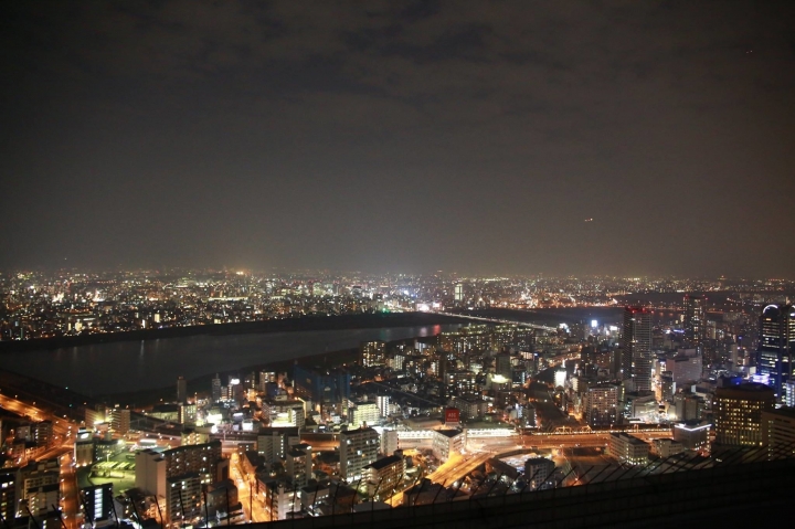 【玩 日本】大阪 梅田空中庭園展望台360度大阪無敵夜景(含交通介紹)