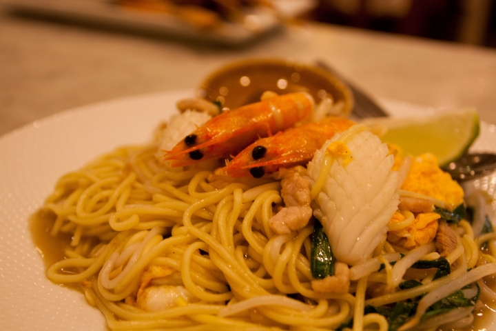 【美食。食記】東京 水道橋 口味道地，用料實在 新加坡海南雞飯 シンガポール海南鶏飯 水道橋店