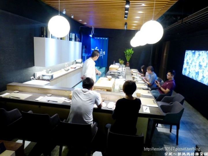 (((高雄食記)))新興區次郎本格日本料理美食與視覺的高級饗宴之鱈場蟹８吃，有商業午餐
