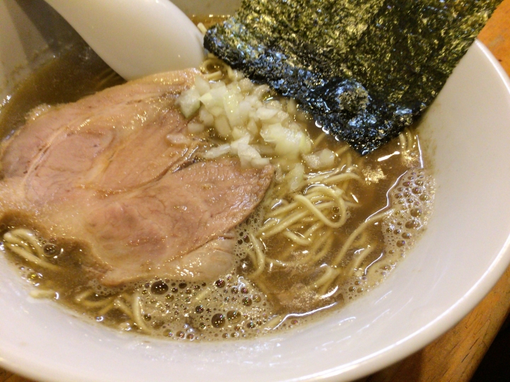 【美食。食記】東京 大塚 輕盈鮮美 意猶未盡 曉 拉麵 煮干しそば 暁 聽話!不准加任何調味料!