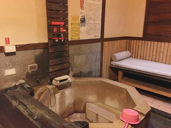 【玩 台北】北投區"皇池溫泉御膳館"冬天就是要泡溫泉啊。泡湯完又有美食根本是天堂~