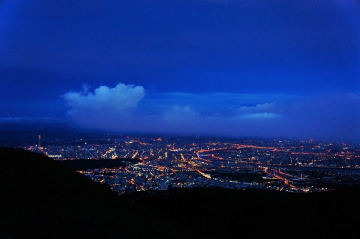 【台北大屯山 | 景點】絕美夕陽與璀璨夜景兼具的大屯山助航站