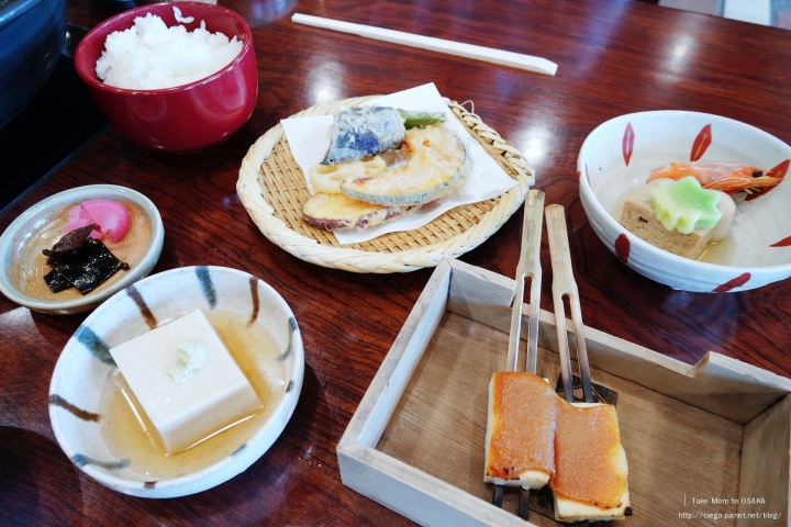 京都料理│清水 順正 おかべ家【拖著媽媽去關西】│清水寺前的巷弄京料理名店，自己在鍋裡現撈豆皮，多種精緻豆腐料理獲得媽媽稱讚