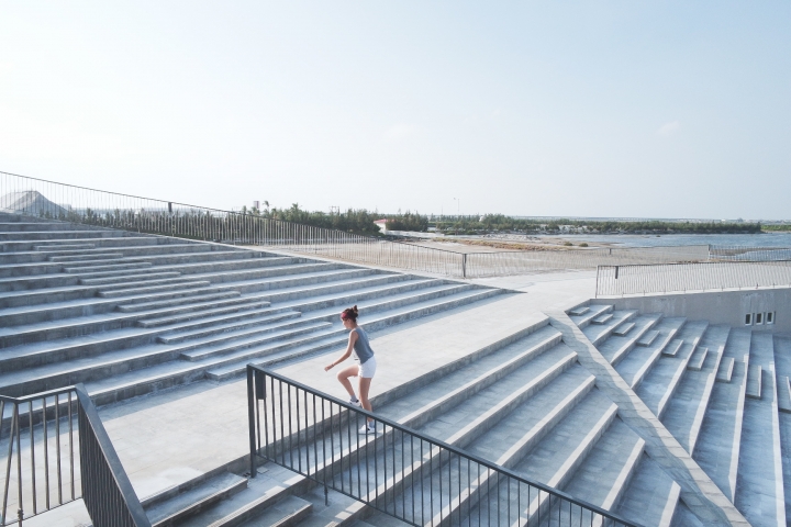【台南七股】『七股遊客中心』私房景點♡錯綜交錯的線條與灰白底色，一窗一格透出海水鹹味和台南的溫暖│IG 最新打卡熱門景點，目前尚未啟用請好好愛護!!