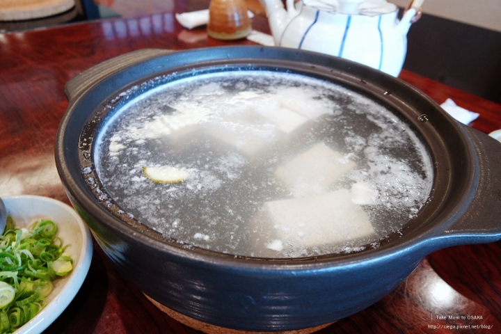 京都料理│清水 順正 おかべ家【拖著媽媽去關西】│清水寺前的巷弄京料理名店，自己在鍋裡現撈豆皮，多種精緻豆腐料理獲得媽媽稱讚