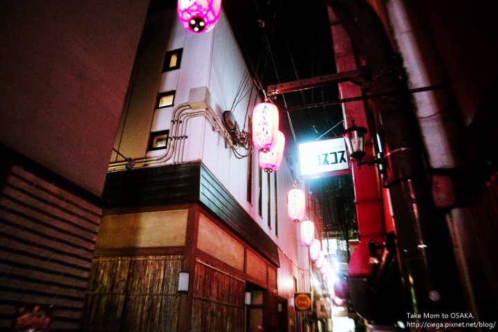 大阪美食│法善寺三平お好み焼き【拖著媽媽去關西】│近心齋橋道頓崛，大阪燒上有座配料山不誇張，日本美食部落格大力推薦好吃大阪燒