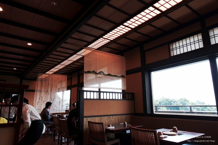 京都料理│清水 順正 おかべ家【拖著媽媽去關西】│清水寺前的巷弄京料理名店，自己在鍋裡現撈豆皮，多種精緻豆腐料理獲得媽媽稱讚