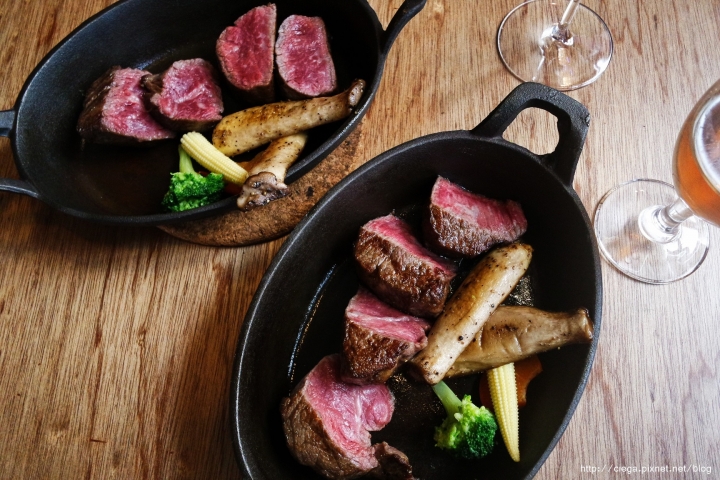 【高雄前鎮│牛排】Beer Beef比爾比夫和牛熟成館│一次享受乾式熟成牛排特有香氣與濕式熟成牛排甜度飽滿，佐杯紅酒搭配精緻頂級prime等級牛肉讓人融化│適合節日慶祝或是正式約會