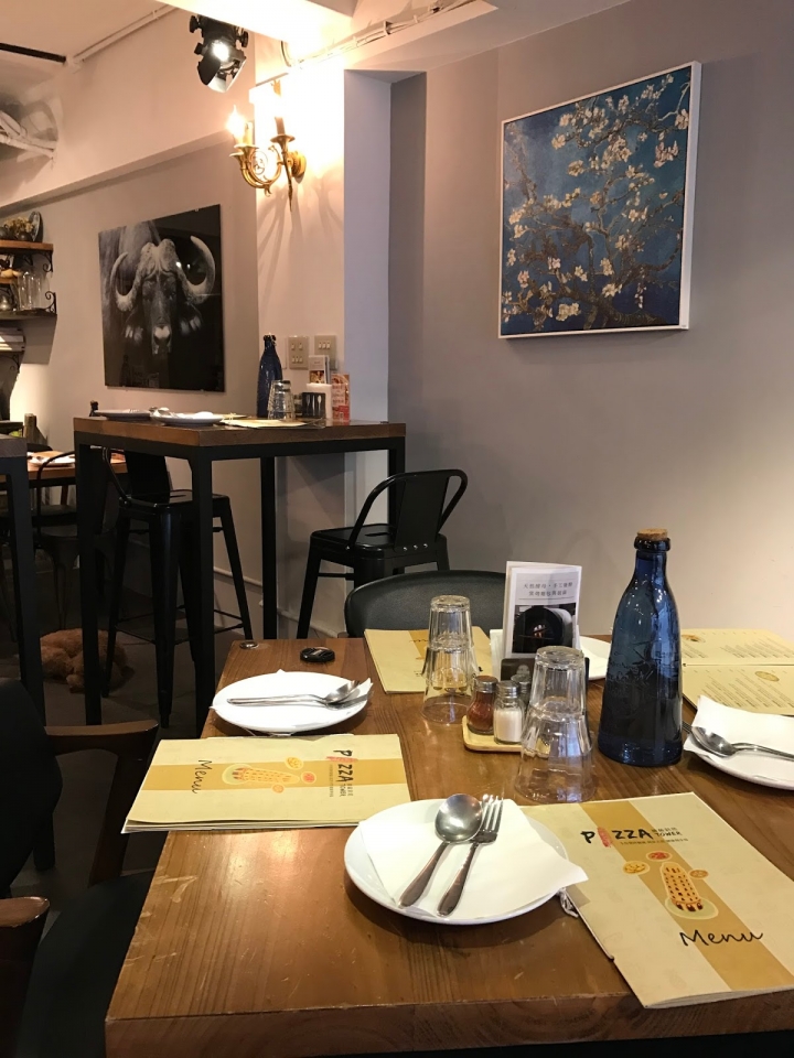 [食記] 披薩斜塔。用料講究、健康取向的手工披薩店! (捷運美食簡餐/新店大坪林站)