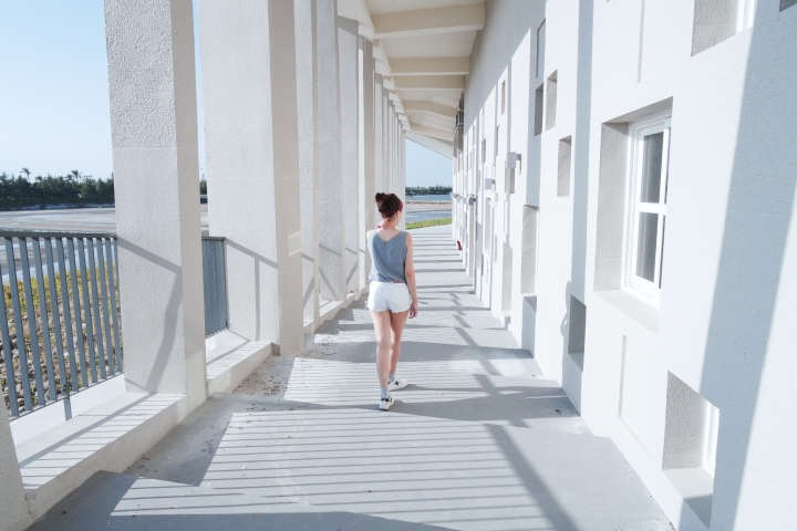 【台南七股】『七股遊客中心』私房景點♡錯綜交錯的線條與灰白底色，一窗一格透出海水鹹味和台南的溫暖│IG 最新打卡熱門景點，目前尚未啟用請好好愛護!!