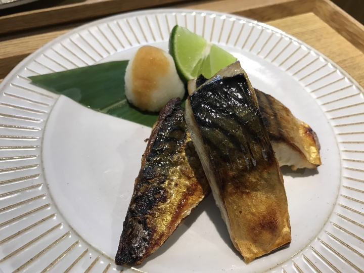 [食記] 小器食堂。日式定食--鹽烤鯖魚、漢堡排(中山站)