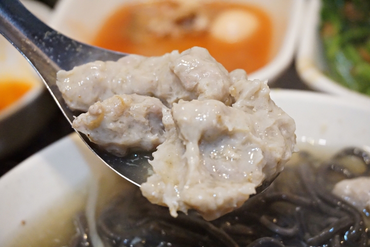 【元祖勝峰大眾本舖】佈置違和餐點普