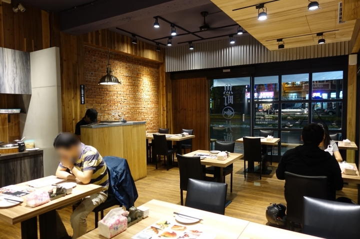 [食記] 新竹 魚町丼飯。高CP值生魚片、丼飯、昆布海鮮烏龍麵(東大店)