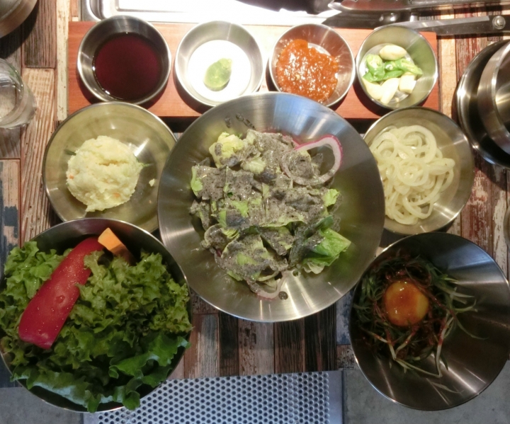 [咚咚家韓式豬肉專賣] 最道地的韓式燒烤 最強豬肉組合 伊比利豬&香草豬 韓國特色菜@國父紀念館2號出口