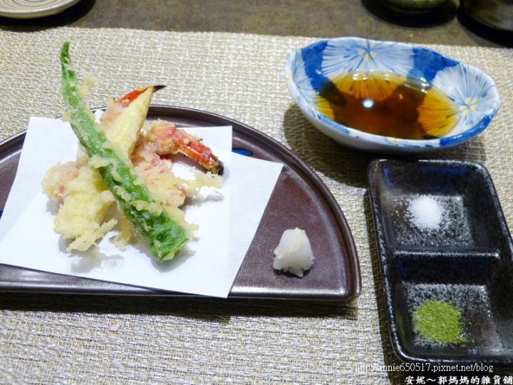 (((高雄食記)))新興區次郎本格日本料理美食與視覺的高級饗宴之鱈場蟹８吃，有商業午餐