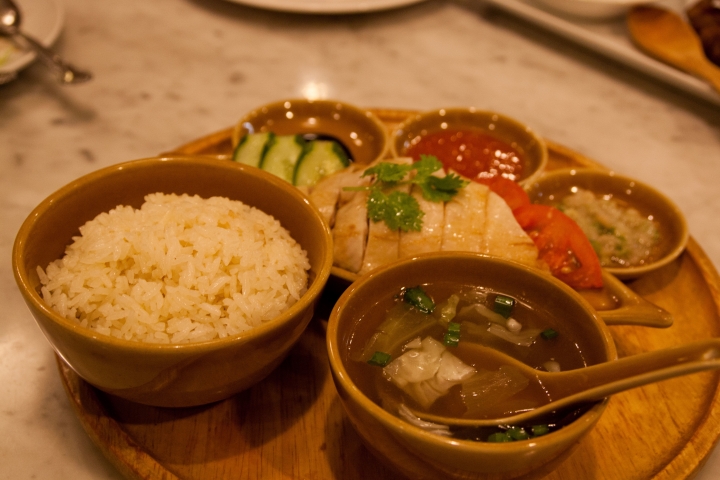 【美食。食記】東京 水道橋 口味道地，用料實在 新加坡海南雞飯 シンガポール海南鶏飯 水道橋店