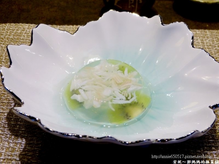(((高雄食記)))新興區次郎本格日本料理美食與視覺的高級饗宴之鱈場蟹８吃，有商業午餐