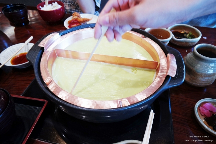京都料理│清水 順正 おかべ家【拖著媽媽去關西】│清水寺前的巷弄京料理名店，自己在鍋裡現撈豆皮，多種精緻豆腐料理獲得媽媽稱讚