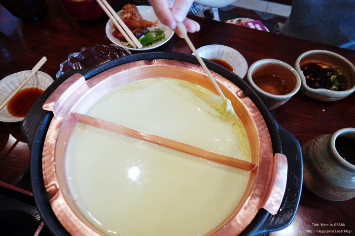 京都料理│清水 順正 おかべ家【拖著媽媽去關西】│清水寺前的巷弄京料理名店，自己在鍋裡現撈豆皮，多種精緻豆腐料理獲得媽媽稱讚