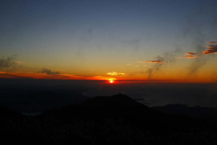 【台北大屯山 | 景點】絕美夕陽與璀璨夜景兼具的大屯山助航站