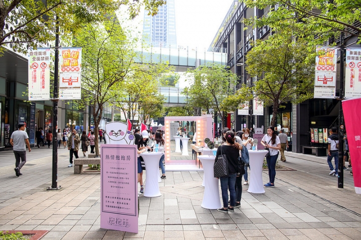 【玩 台北】信義區 遇見"愛Sharing 2016"。走我們一去逛信義商圈。繽紛聖誕信義商圈(上篇)