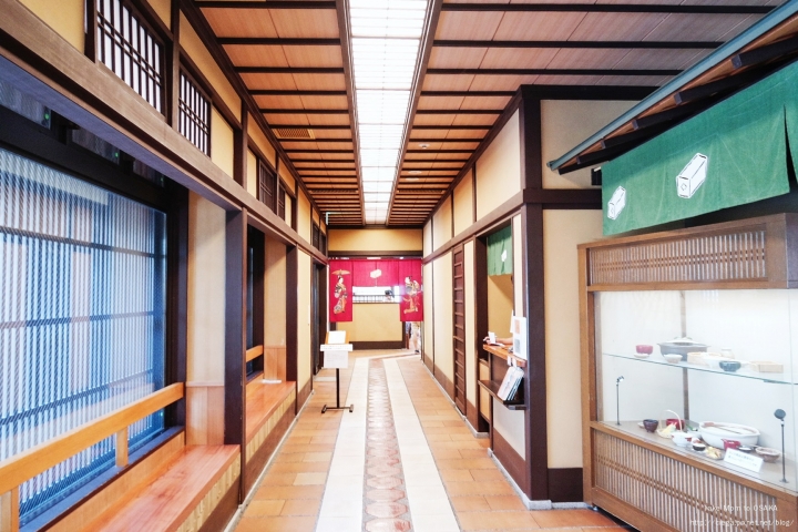 京都料理│清水 順正 おかべ家【拖著媽媽去關西】│清水寺前的巷弄京料理名店，自己在鍋裡現撈豆皮，多種精緻豆腐料理獲得媽媽稱讚