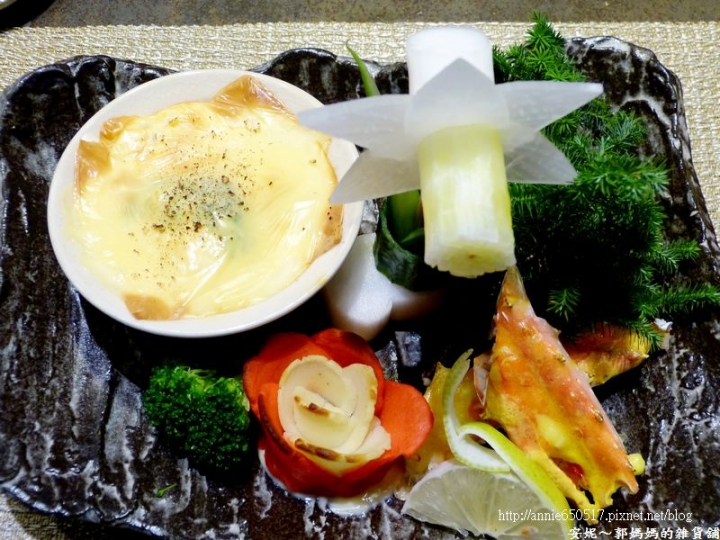 (((高雄食記)))新興區次郎本格日本料理美食與視覺的高級饗宴之鱈場蟹８吃，有商業午餐
