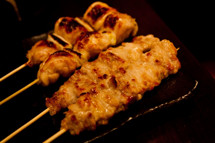 【美食。食記】東京 池袋 雞肝血嫩 肉汁四溢 韓二郎 串燒 居酒屋 推薦 激生嫩肝！血汁滿溢的暗紅果凍