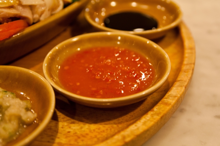 【美食。食記】東京 水道橋 口味道地，用料實在 新加坡海南雞飯 シンガポール海南鶏飯 水道橋店