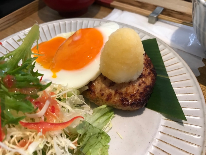 [食記] 小器食堂。日式定食--鹽烤鯖魚、漢堡排(中山站)