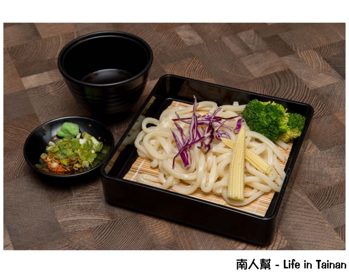 【台南安平區-美食】關東煮外還有炸物.烤物.飯麵等多種美食│微涼天氣來暖身~~古咕手作關東煮
